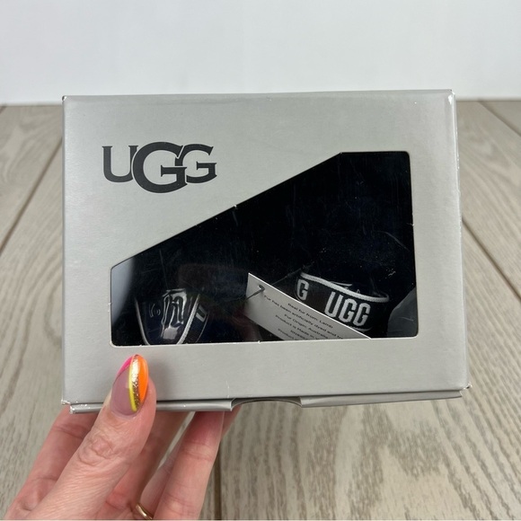 UGG Infant Fluff Yeah Furry Fuzzy Sandals 0/1 XS 0-6 months Black $55 Baby Sized - Picture 6 of 12